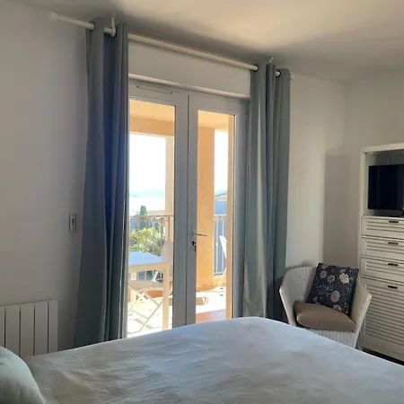 Superbe T2 Avec Grande Terrasse Et Vue Isola Celeste 아파트 *