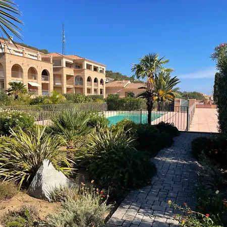 Superbe T2 Avec Grande Terrasse Et Vue Isola Celeste * LʼÎle-Rousse