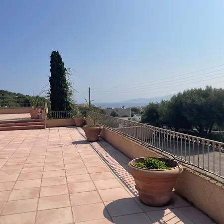 Superbe T2 Avec Grande Terrasse Et Vue Isola Celeste * LʼÎle-Rousse