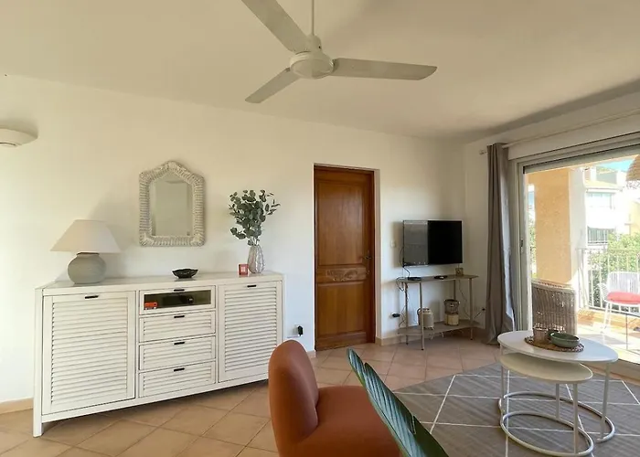 Superbe T2 Avec Grande Terrasse Et Vue Isola Celeste * LʼÎle-Rousse