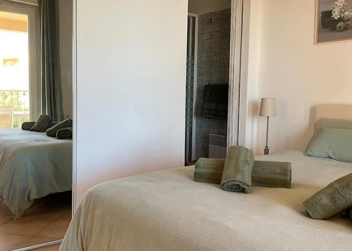 Superbe T2 Avec Grande Terrasse Et Vue Isola Celeste * LʼÎle-Rousse