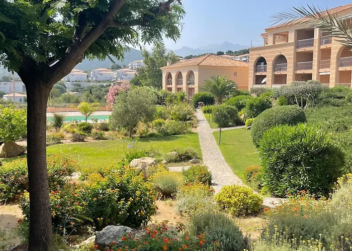 Superbe T2 Avec Grande Terrasse Et Vue Isola Celeste * LʼÎle-Rousse