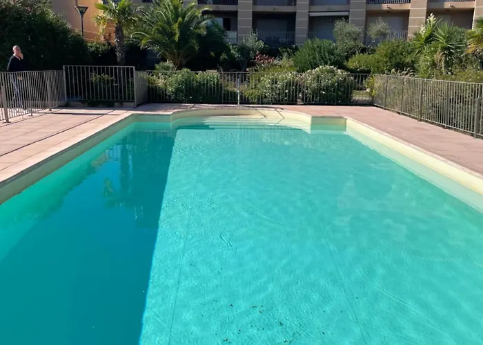 Superbe T2 Avec Grande Terrasse Et Vue Isola Celeste * LʼÎle-Rousse