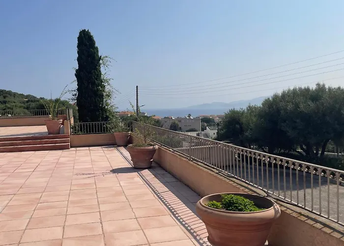 Superbe T2 Avec Grande Terrasse Et Vue Résidence Isola Céleste * LʼÎle-Rousse